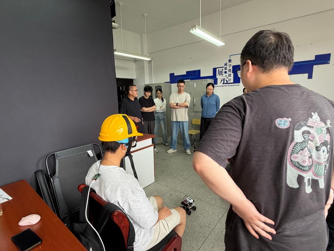 奇瑞和墨甲公司来学院考察交流脑...